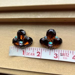 Vintage root beer rhinestone glass earrings. Circa 1960’s (golden topaz color)